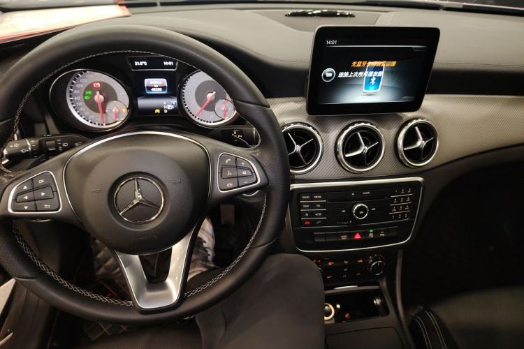 Used Mercedes-Benz GLA 2016 GLA 200 Fashion Model Center Console