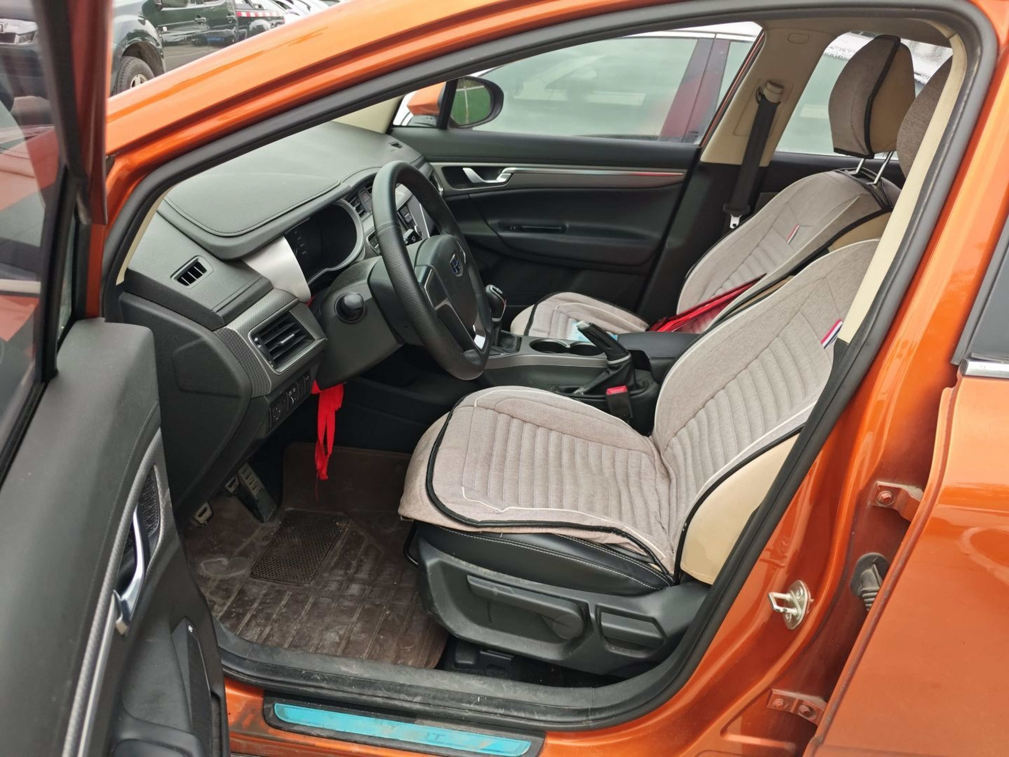 Переднее сиденье в автомобиле