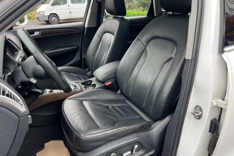 Used Audi Q5 2015 40 TFSI Comfort Model
