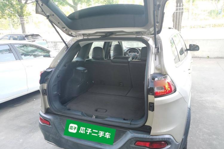 Used Jeep Cherokee 2017 2.4L Leading Smart Edition
