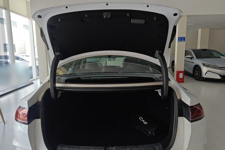 Used BYD Qin L 2025 DM-i Smart Drive 80KM Superior Model Trunk