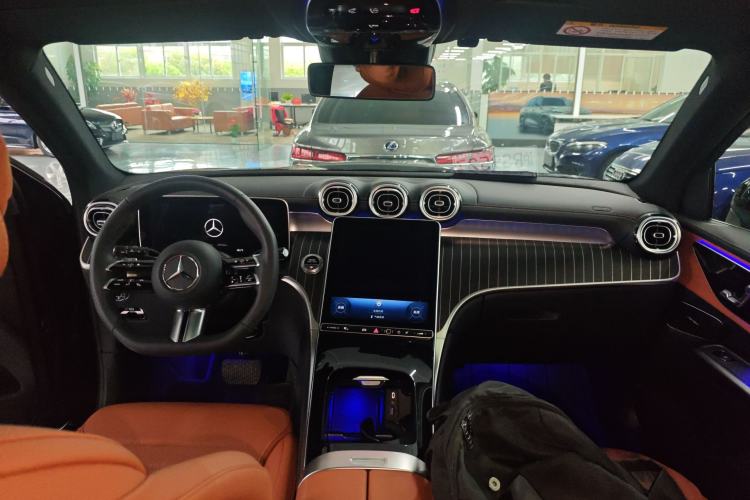 Used Mercedes-Benz GLC 2023 Refreshed GLC 300 L 4MATIC Dynamic Edition 5 Seats Center Console