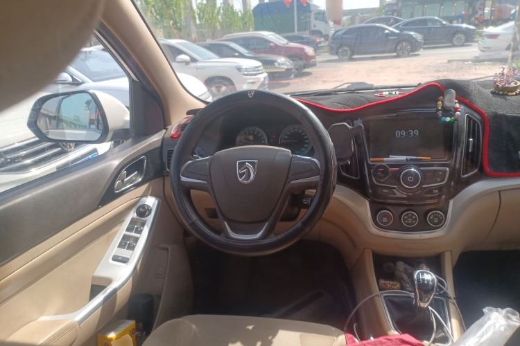 Used Baojun 730 2014 1.5L manual standard trim 7 seats