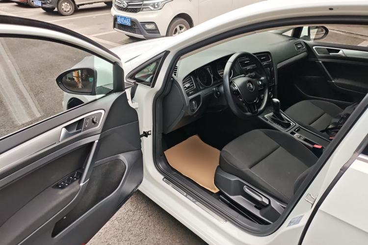 Used Volkswagen Golf 2019 200TSI DSG Comfort & Ambition Edition China VI Standard Driver Seat