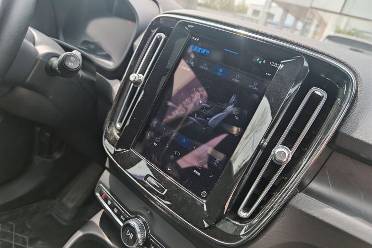 Used Volvo XC40 New Energy 2023 Long-Range Version Interior 8