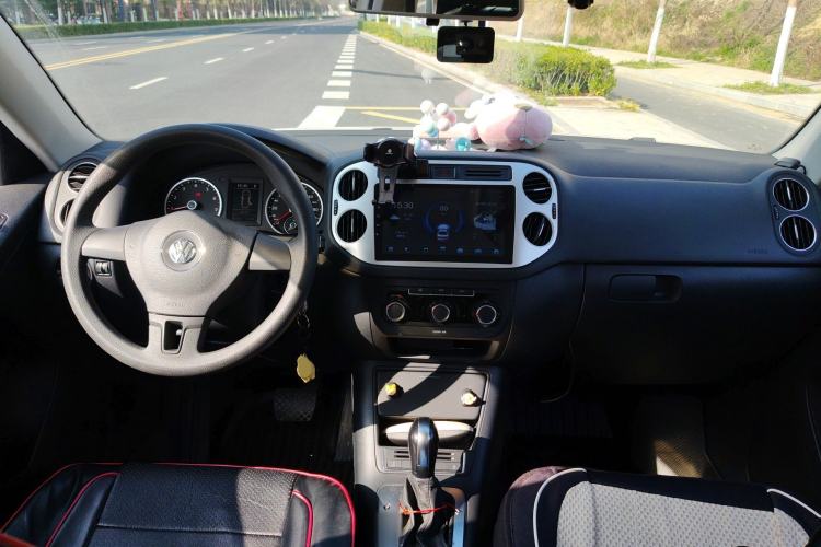 Used Volkswagen Tiguan 2017 300TSI Automatic Two-Wheel Drive Silk Road Luxury Edition Center Console