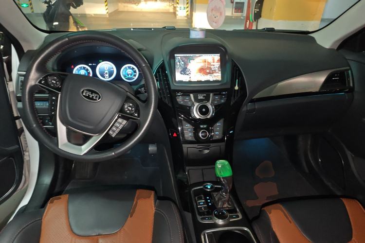 Used BYD Qin New Energy 2015 1.5T Dual-Crown Flagship Plus Edition
