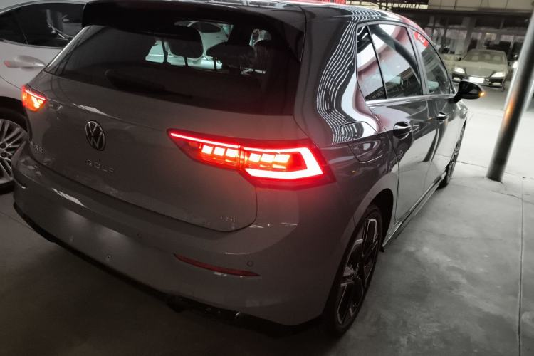 Used Volkswagen Golf 2025 300TSI R-Line
