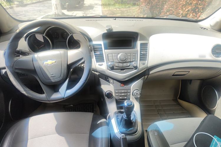 Used Chevrolet Cruze 2013 1.6L SL Grand Edition Manual Transmission
