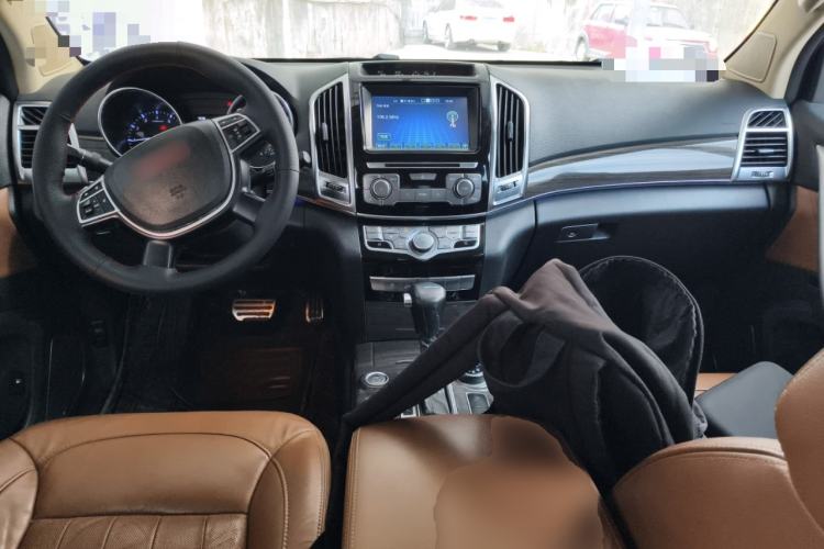 Used Haval H9 2015 2.0T Four-Wheel Drive Luxury 7-Seater Center Console