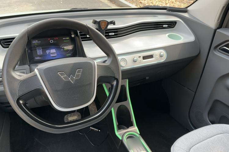 Used Wuling Hongguang MINIEV 2021 Macaron Fashion Model Lithium Iron Phosphate Center Console