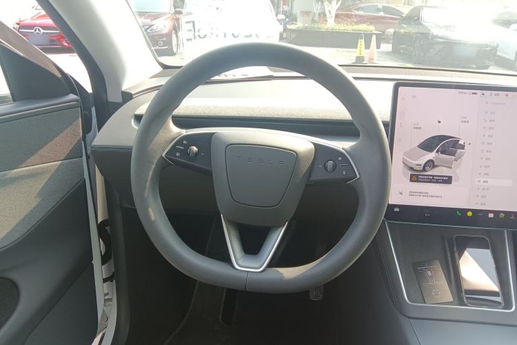 Used Tesla Model Y 2025 Rear-Wheel-Drive Version
