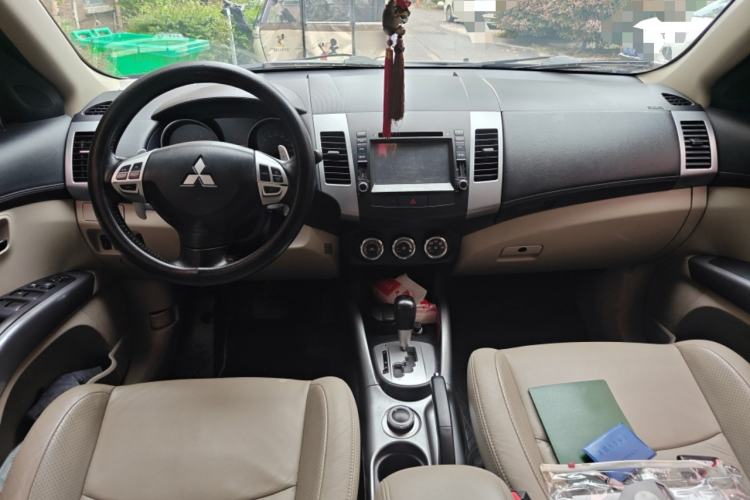 Used Mitsubishi Outlander 2012 Kijang 2.0 Urban Navigation Edition Center Console