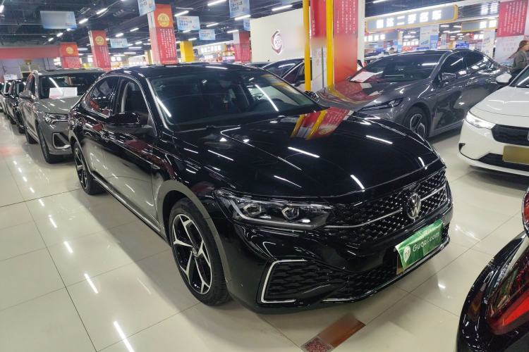 Used Volkswagen Passat 2025 Outstanding Model 380TSI Starry Dragon Glorious Edition
