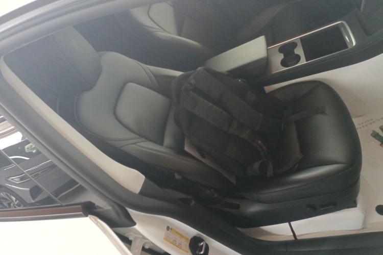 Used Tesla Model Y 2024 Long-Range All-Wheel-Drive Version Right Front Seat