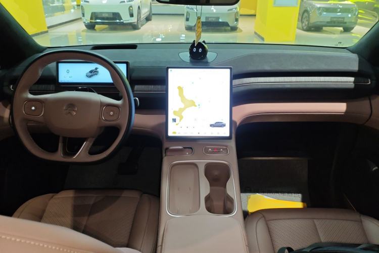 Used Nio EC6 2023 75 kWh Center Console