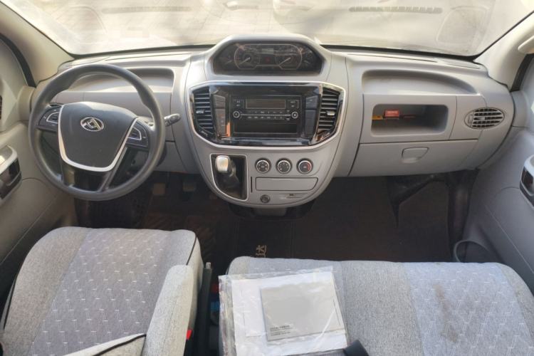 Used SAIC MAXUS Xintu V80 2023 2.0T Manual Classic Aoyuntong Short Wheelbase Mid-Roof 5/6-Seater