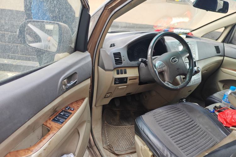 Used BYD M6 2013 2.0L Manual Comfort Edition