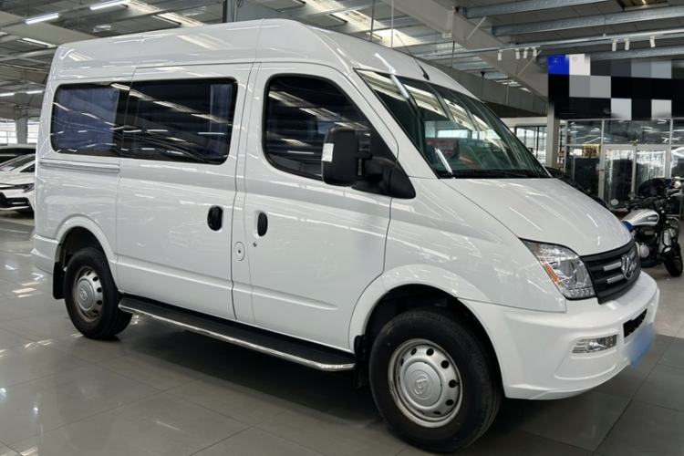 Used SAIC MAXUS Xintu V80 2023 2.0T Manual Classic Aoyuntong Short Wheelbase Mid-Roof 7/8/9-Seater
