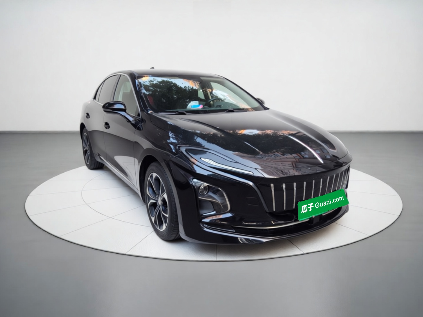 Hongqi E-QM5 2023 Revised Version Basic Travel Edition — снимка 3