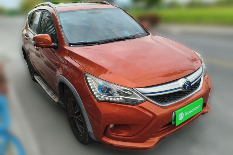 Used BYD Song New Energy 2017 Song DM 1.5TID All-Wheel Drive Luxury Model Front Right 45 Deg