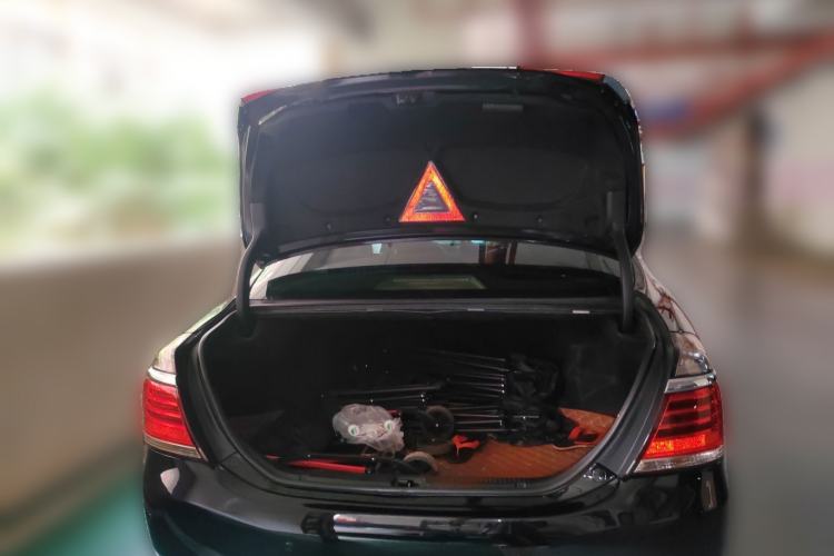 Used Toyota Crown 2012 2.5L Royal Leather Edition Trunk