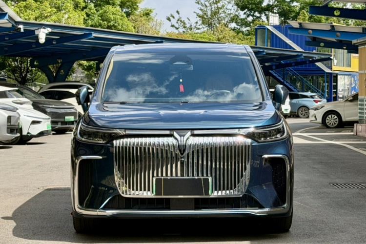 Used VOYAH Dream 2025 EV Four-Wheel Drive Prestige Kunpeng Edition
