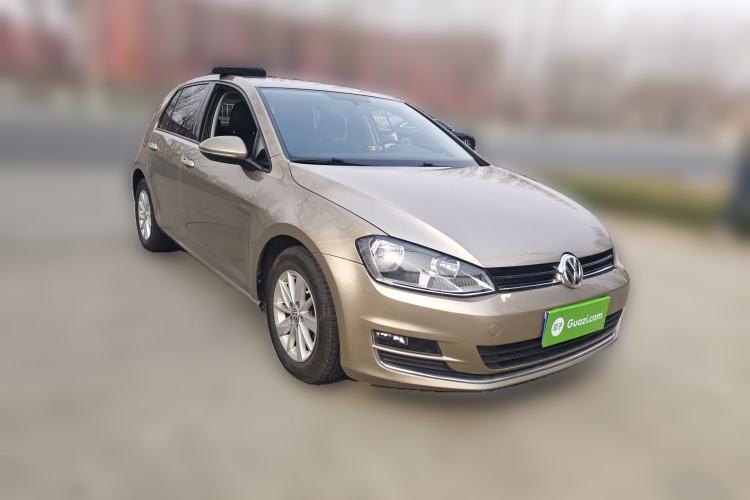 Used Volkswagen Golf 2015 1.6L Manual Fashion Edition Front Right 45 Deg