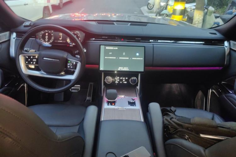 Used Land Rover Range Rover 2023 3.0 L6 400 PS Prestige Seven-Seater Extended Version