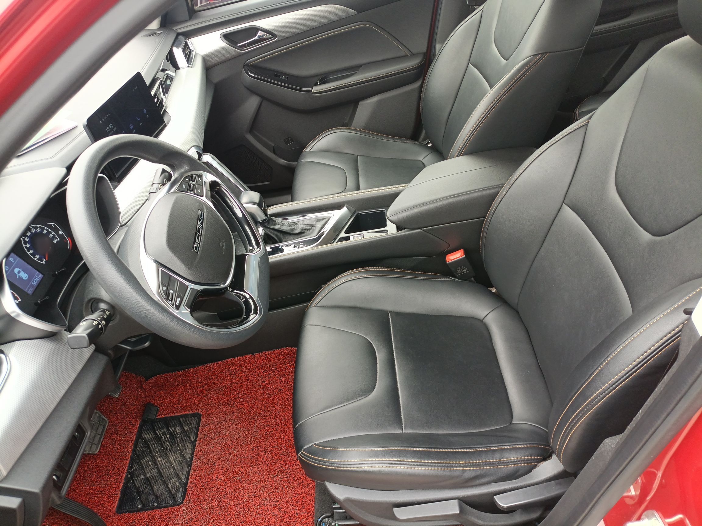 المقاعد الأمامية داخل السيارة