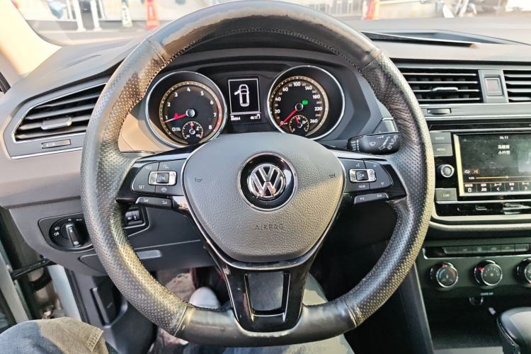 Used Volkswagen Tiguan L 2019 330TSI Automatic Two-Wheel Drive Luxury Edition China VI Standard