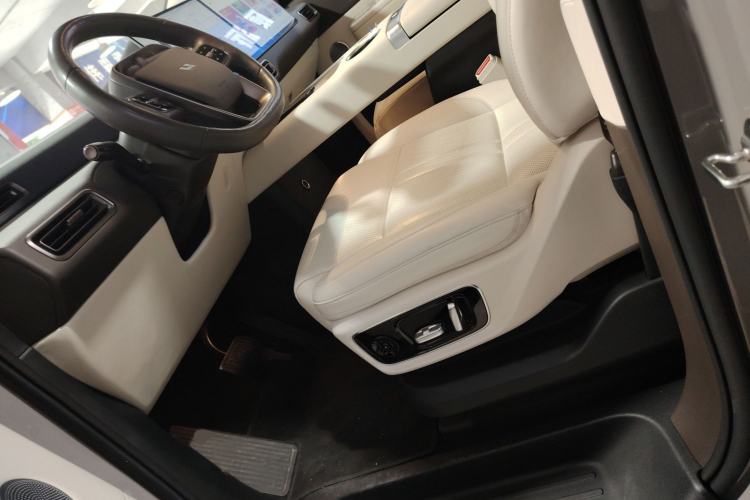 Used Li Auto MEGA 2024 Ultra Model
