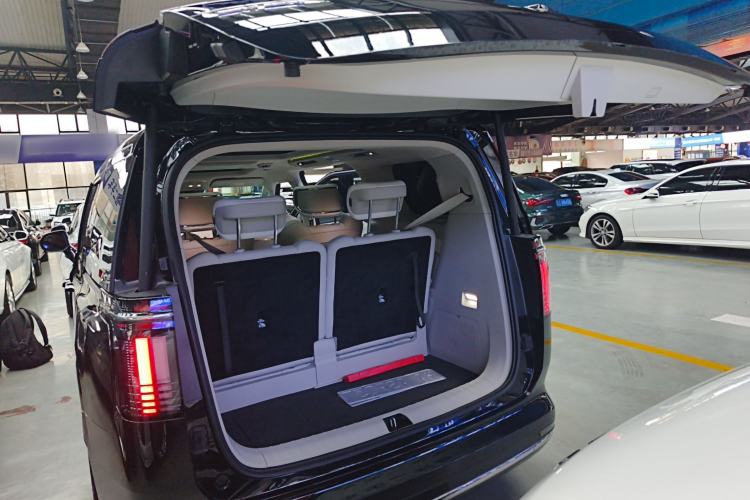 Used Volvo EM90 2025 Ultra Six-Seater