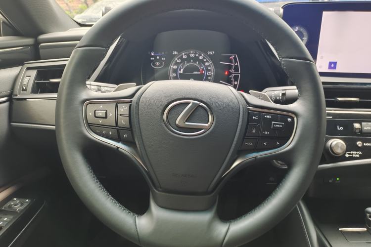 Used Lexus ES 2023 200 Excellence Edition Interior 2