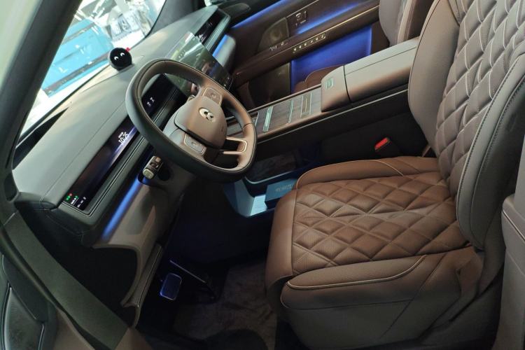 Used Nio ES8 2026 Model 6-seat Executive Luxury Edition Left Front Seat