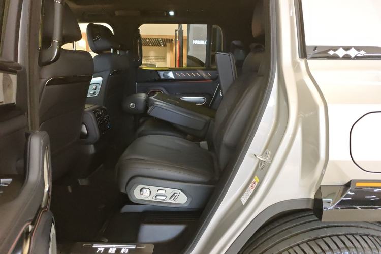 Used Formula Leopard 8 2025 Smart & Brave Flagship Edition 6 Seats Left Rear Seat