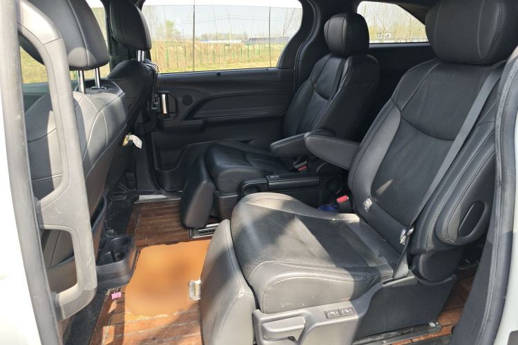 Used Toyota SIENNA 2021 2.5L Hybrid Luxury Edition Left Rear Seat