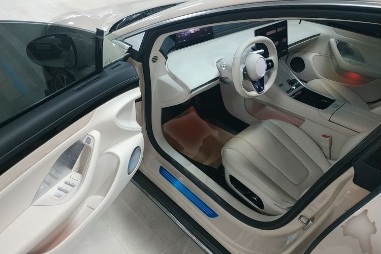 Used Hima Luxeed S7 2025 705 km Pro