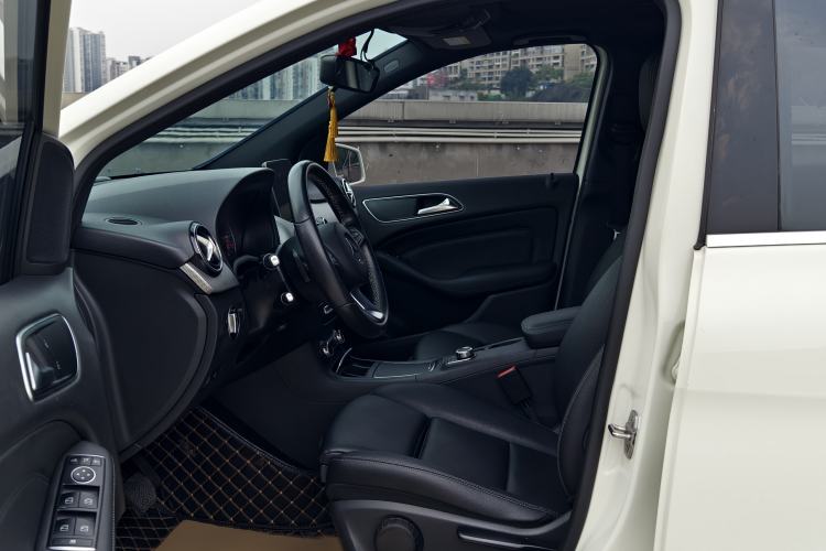 Used Mercedes-Benz B-Class 2018 B 200 Sport Edition Interior 5