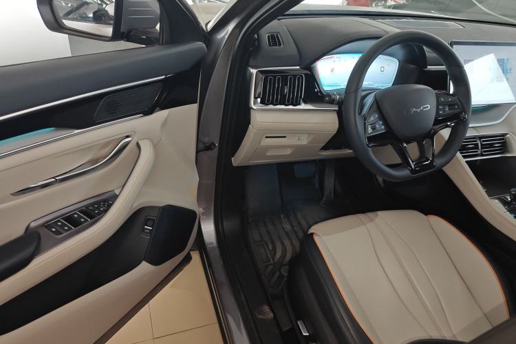 Used BYD Song PLUS New Energy 2024 HONOR Edition DM-i 110km Flagship Model Driver Seat