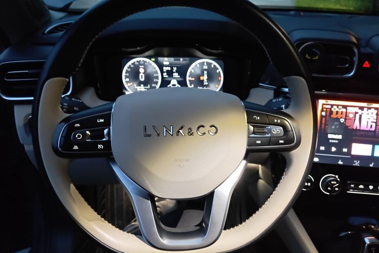 Used Lynk & Co 02 2019 1.5T DCT Two-Wheel Drive Shine Pro Edition China VI Standard Steering Wheel