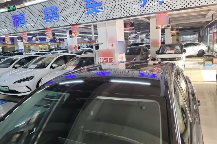 Used Hongqi E-QM5 2022 431 km Charge & Enjoy Edition
