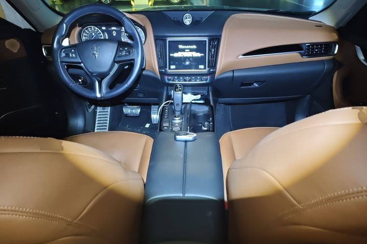Used Maserati Levante 2021 3.0T Standard Edition Center Console