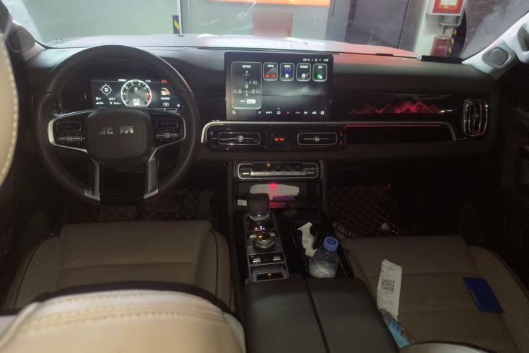 Used BAIC Off-Road BJ60 2022 2.0T May Day Edition Five Seats Center Console