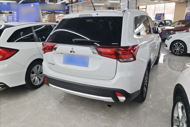 Used Mitsubishi Outlander 2016 2.4L 4x4 Elite Edition 7-Seater