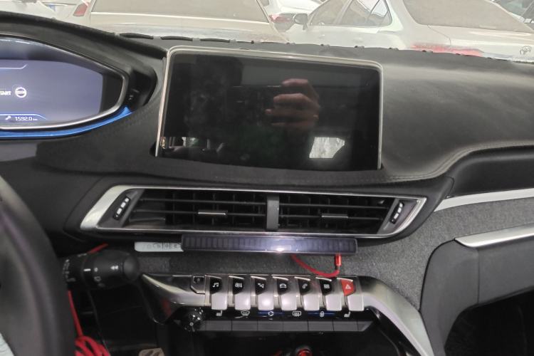 Used Peugeot 5008 2017 380THP 7-Seater Luxury Edition Audio And AC Panel