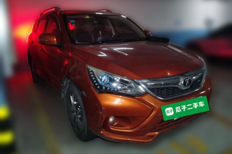 Used BYD Song 2016 Gaishi Edition 1.5TI Manual Leading Model Front Right 45 Deg