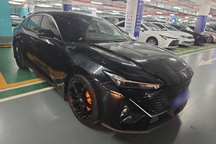 Used CHANGAN UNI-V 2022 1.5T Prestige Version Front Right 45 Deg