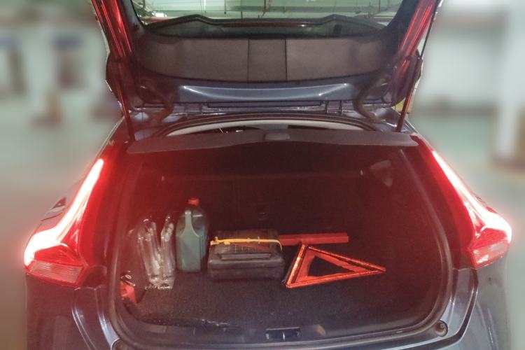 Used Volvo V40 2014 2.0T Zhiya Edition
