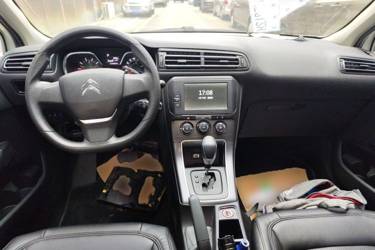 Used Citroen C4 Sega 2016 1.6L Automatic Comfort Model Center Console